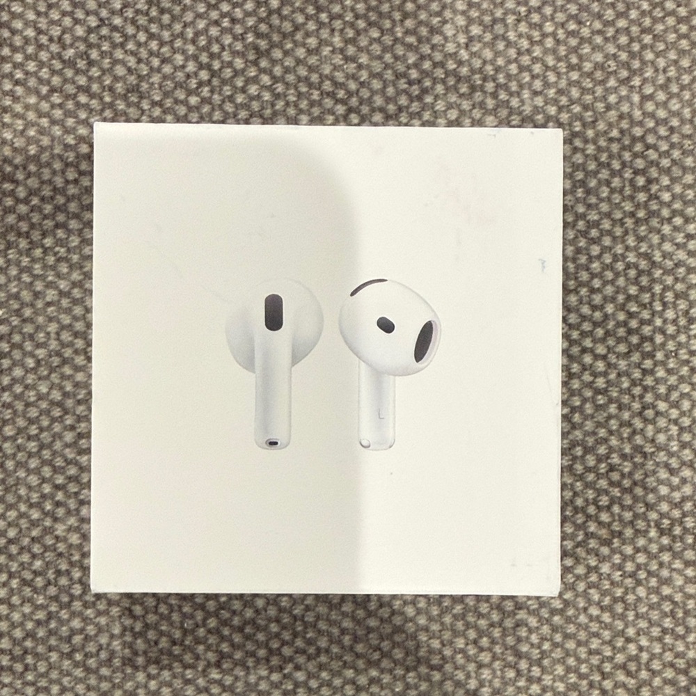 Apple AirPods in Classic White